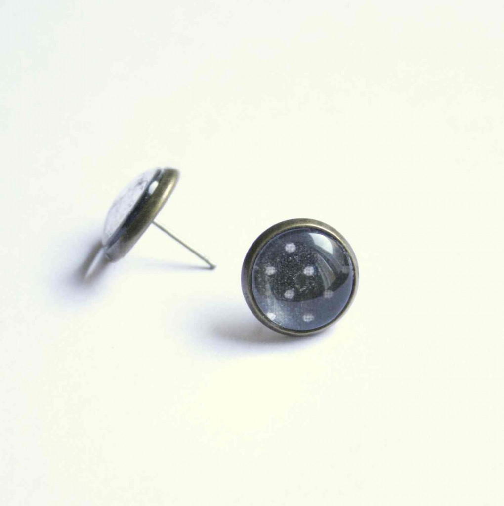 earstud with textile and glass