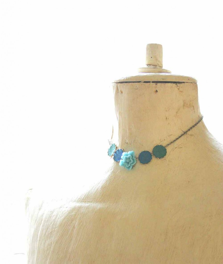 blue design necklace vadjutka