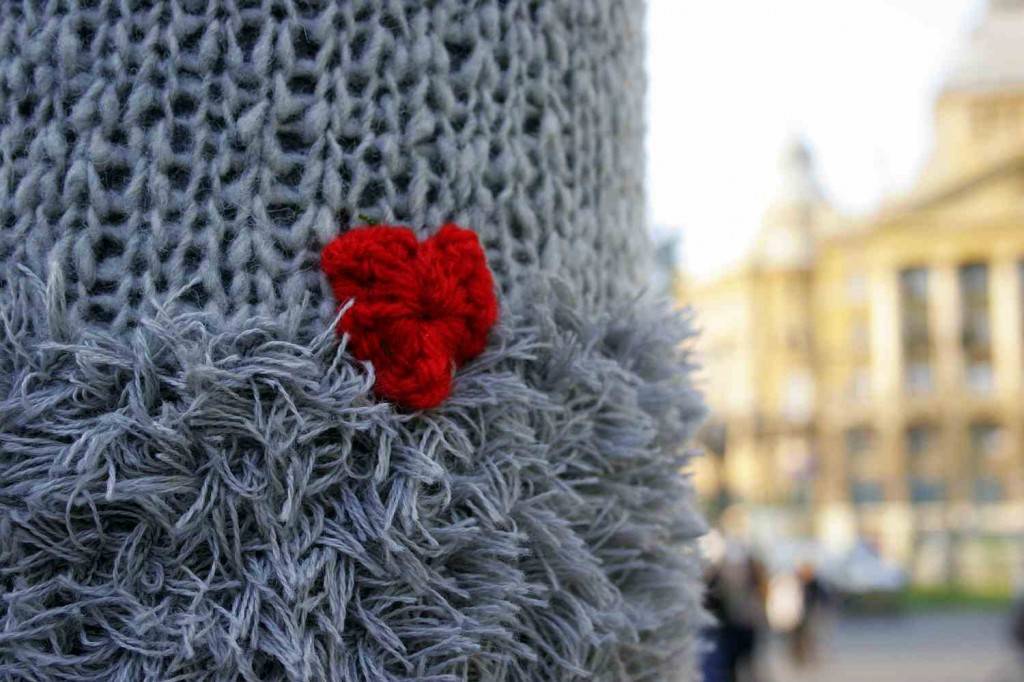 gerilla kötés budapest / guerilla knitting budapest 2012