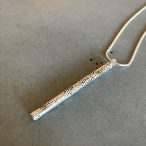 Fatörzs mohával - rusztikus ezüst medál és nyaklánc apró zöld tsavorit kövekkel - design ékszer - MEGRENDELÉSRE - Image 2