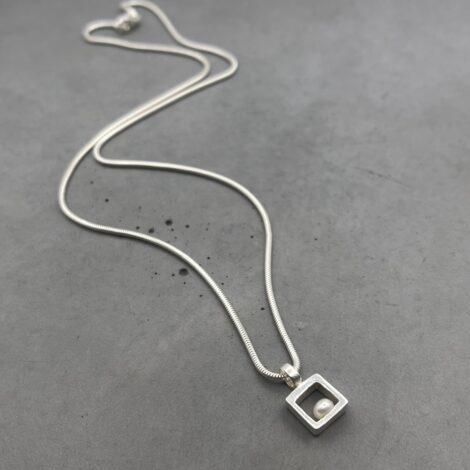 Gyöngy a kockában - minimál ezüst nyaklánc, INDUSTREAL kollekció - design ékszer - MEGRENDELÉSRE - Image 2