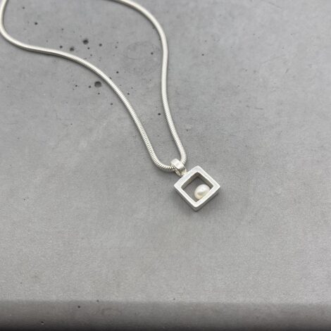 Gyöngy a kockában - minimál ezüst nyaklánc, INDUSTREAL kollekció - design ékszer - MEGRENDELÉSRE - Image 3