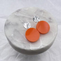 Új: Narancssárga geometrikus ezüst fülbevaló - bedugós ezüst fülbevaló plexivel, kortárs ékszer